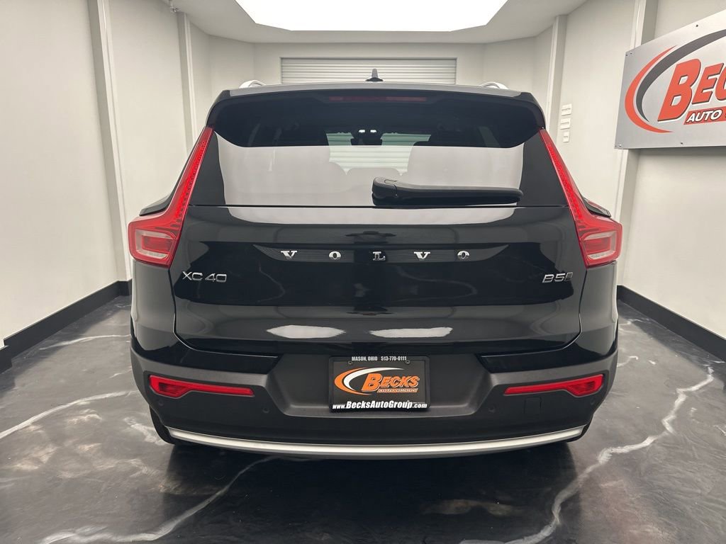 Used 2023 Volvo XC40 B5 Core image 25