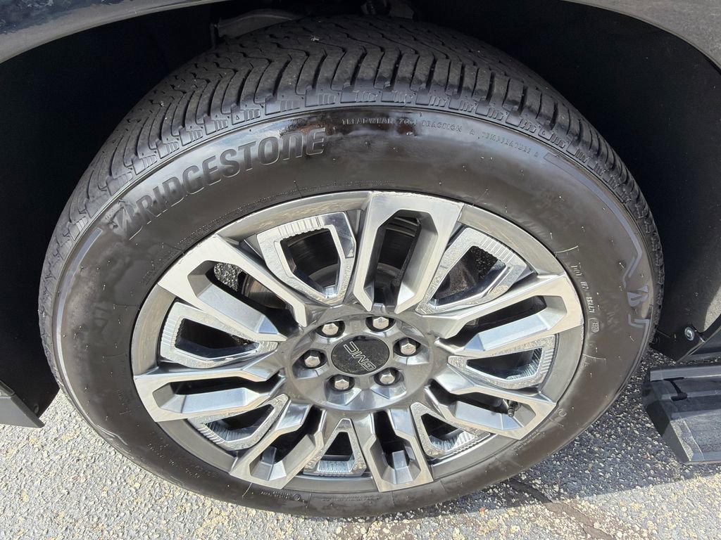 Used 2023 GMC Yukon XL Denali Ultimate image 11