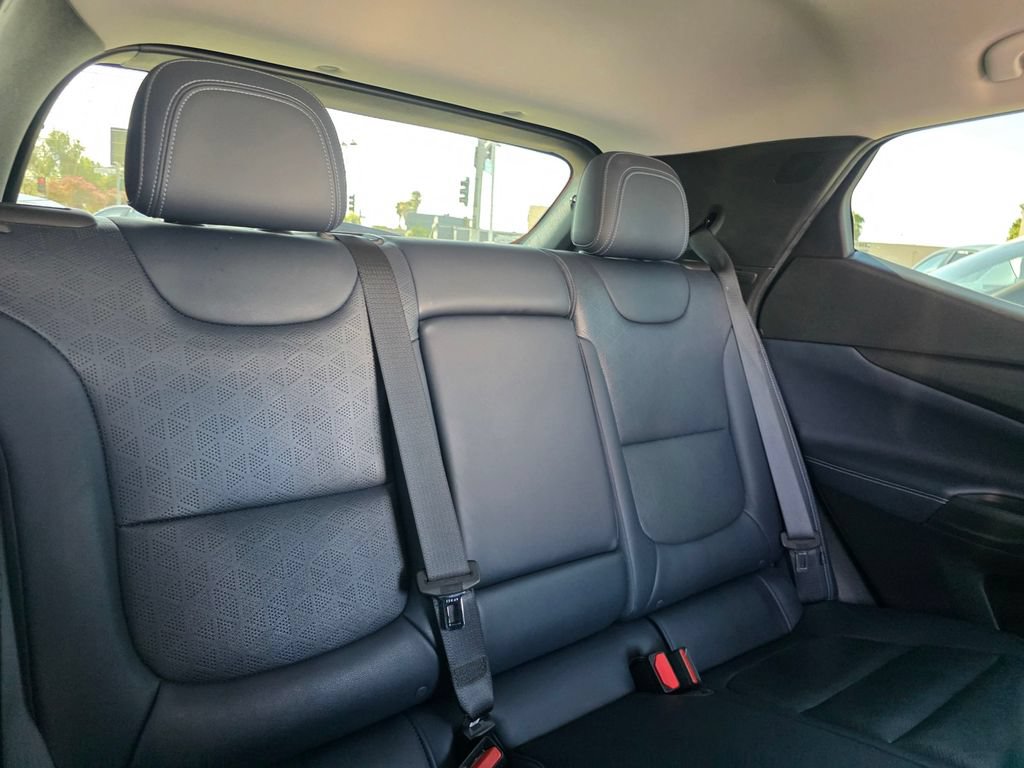 Used 2022 Chevrolet Bolt EUV LT w/ Convenience Package FWD image 21