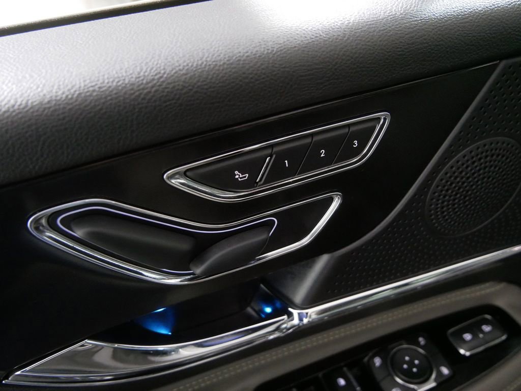 Used 2023 Lincoln Corsair Reserve w/ Towing Package image 13