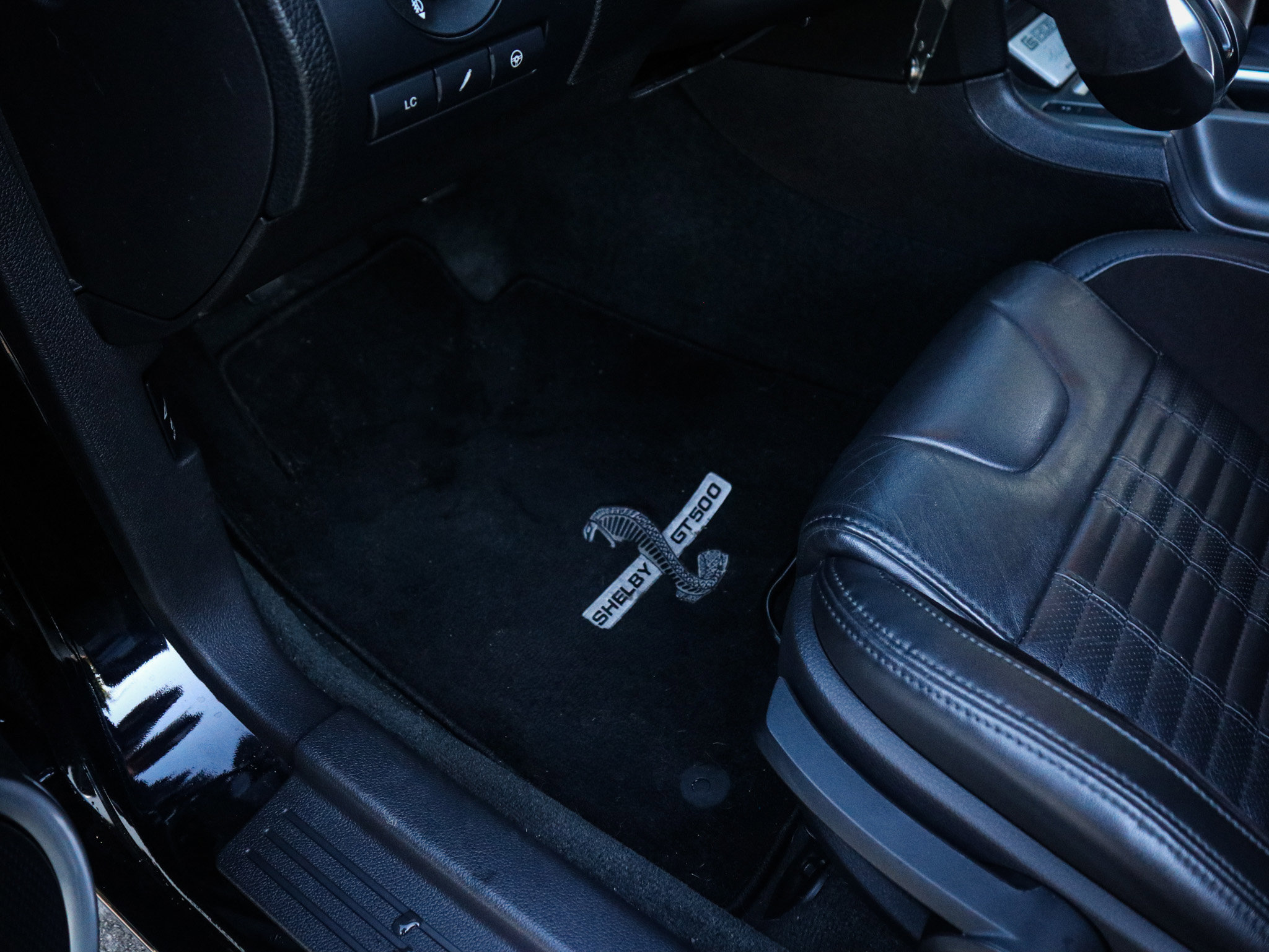 Used 2014 Ford Mustang Shelby GT500 w/ Equipment Group 821A image 18