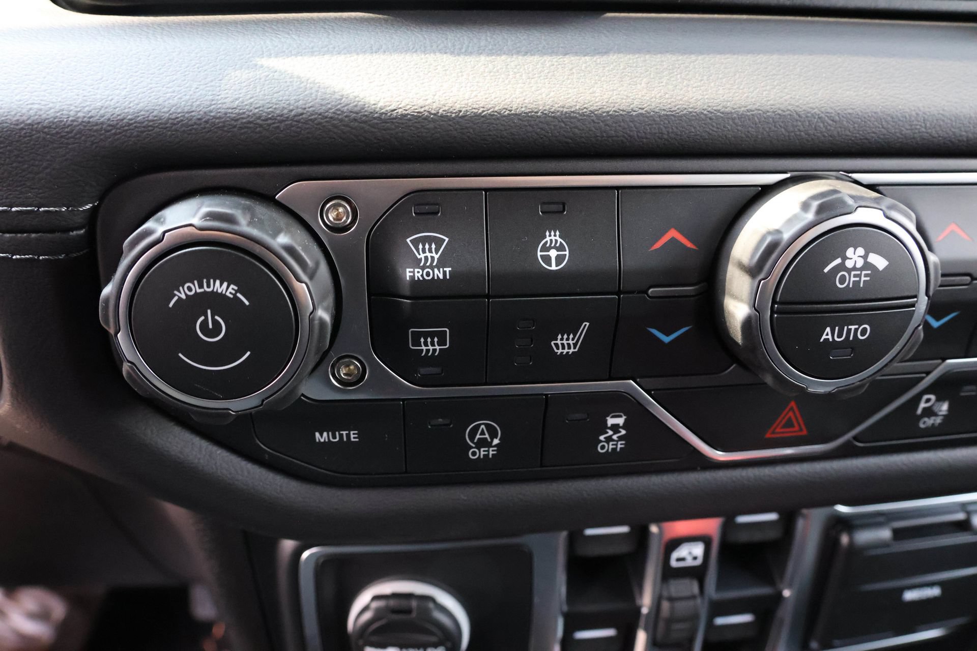 New 2026 Jeep Wrangler Unlimited Sahara AWD/4WD image 19