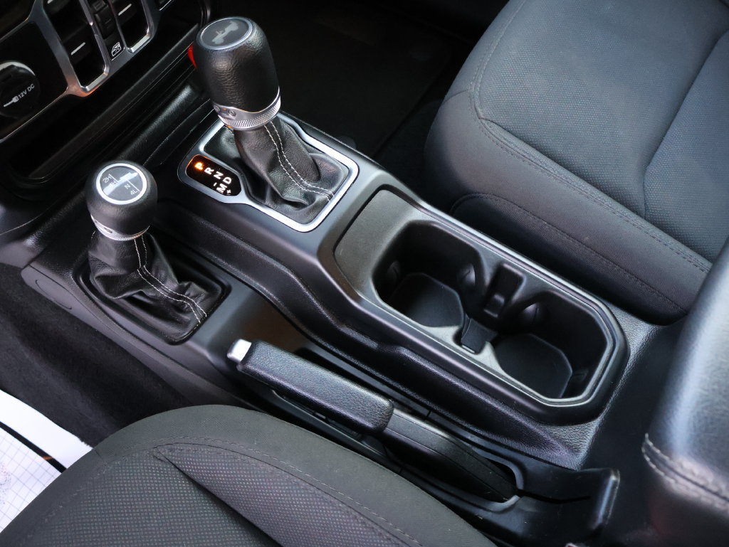 Used 2023 Jeep Wrangler Unlimited Sahara AWD/4WD image 21