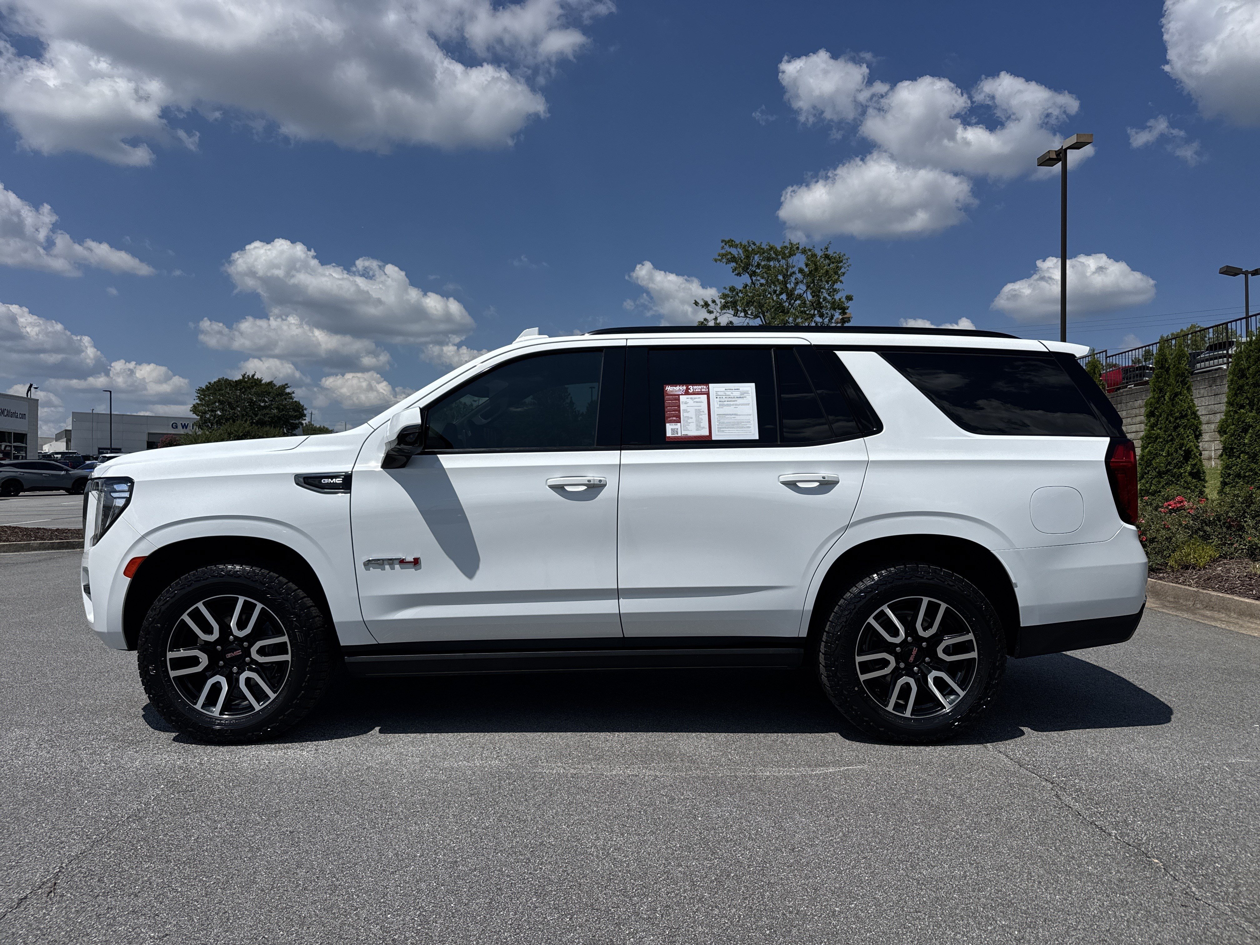 Used 2021 GMC Yukon AT4 w/ AT4 Premium Package AWD/4WD image 7
