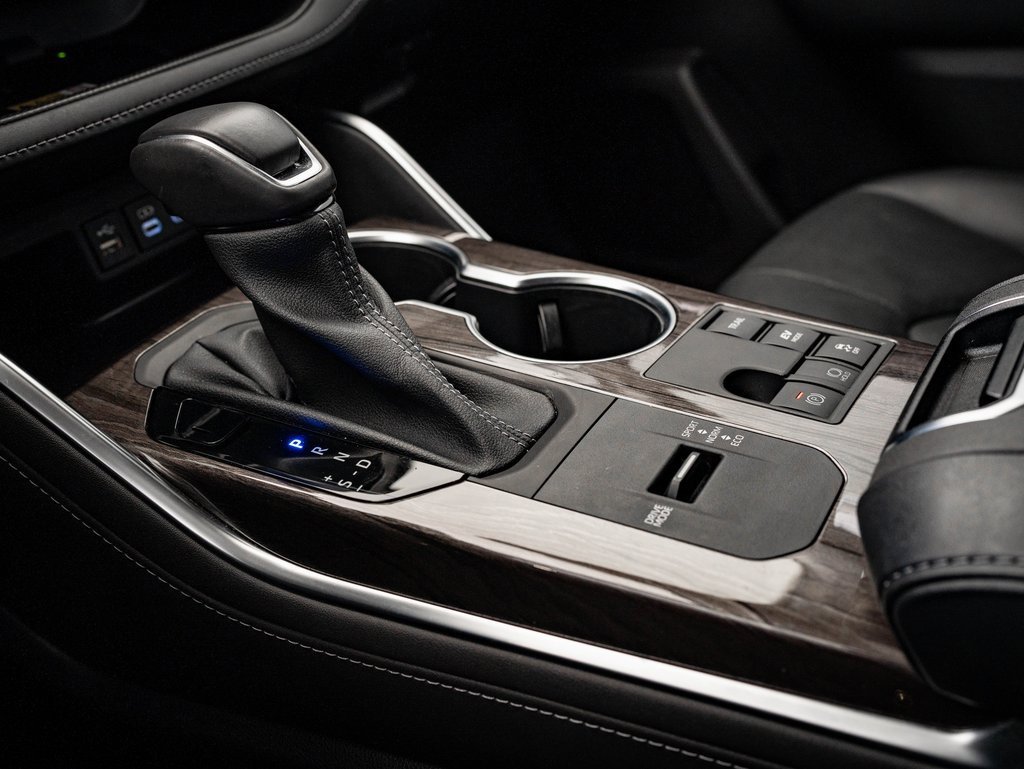 Used 2023 Toyota Highlander Platinum image 40