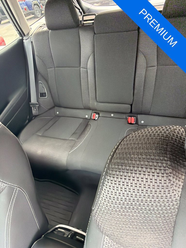 Used 2022 Subaru Outback Premium AWD/4WD image 5