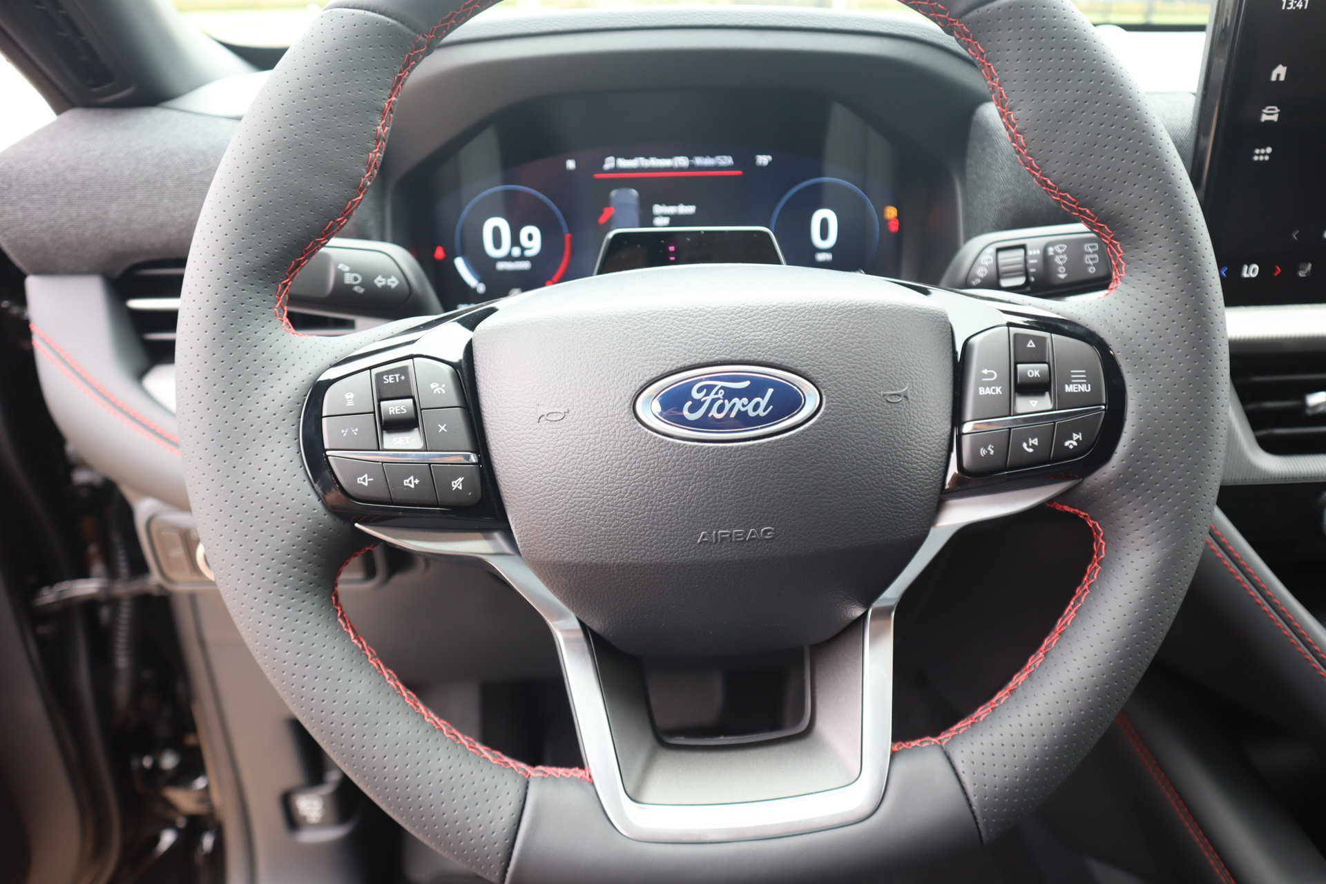 New 2026 Ford Explorer ST-Line AWD/4WD image 3