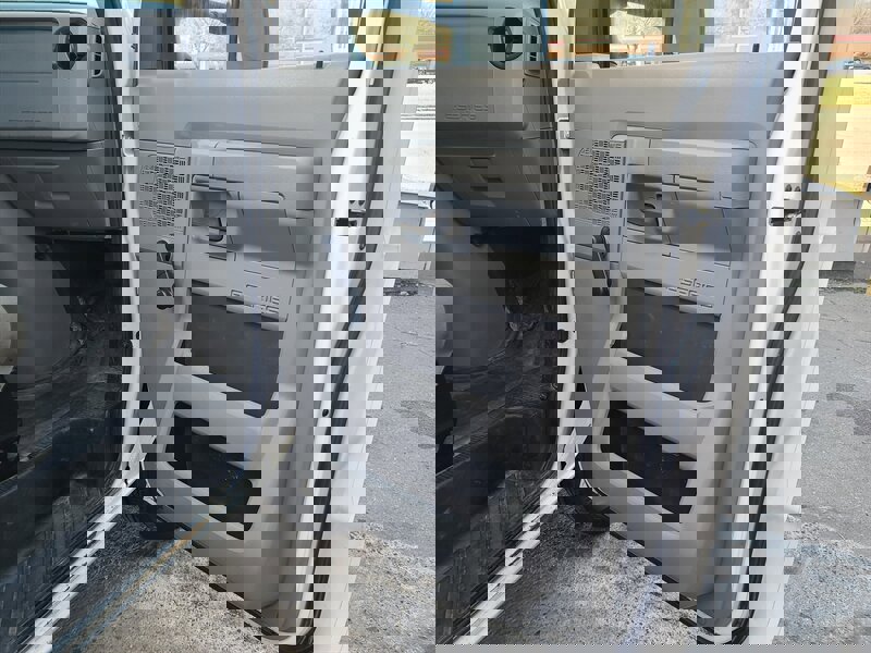 Used 2016 Ford E-450 and Econoline 450 Super Duty image 11