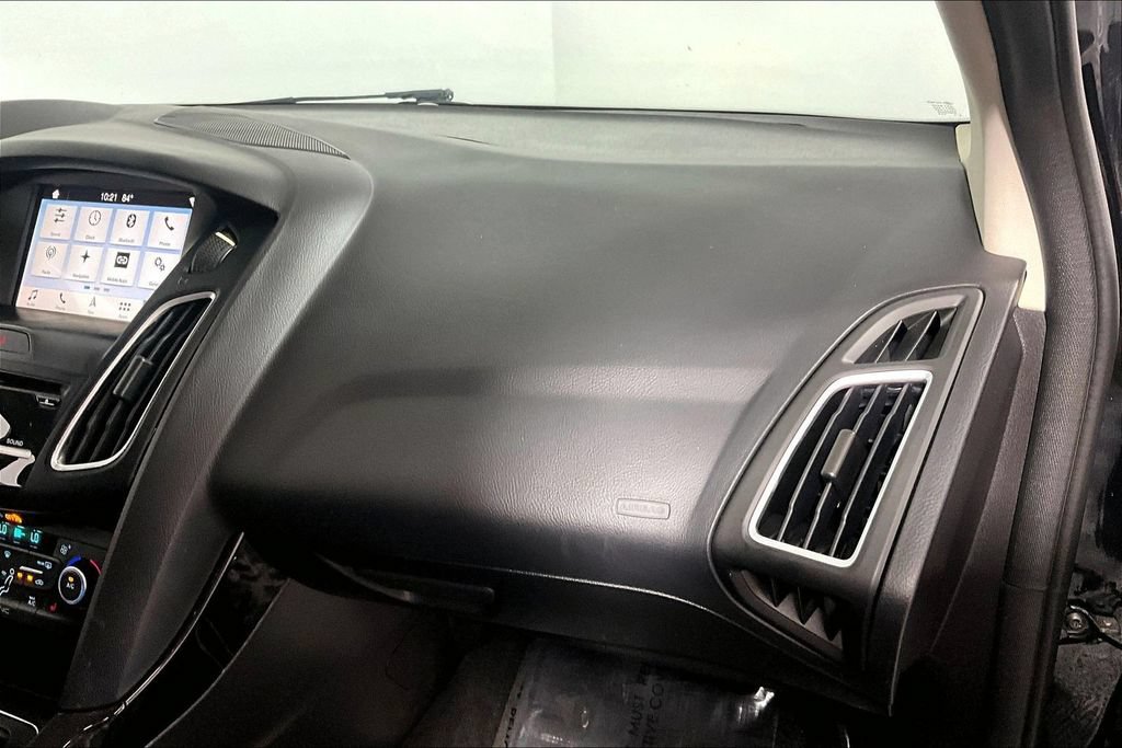 Used 2018 Ford Focus Titanium w/ Titanium Technology Package FWD image 16
