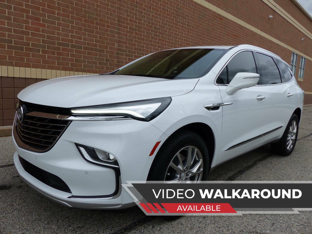 Used 2022 Buick Enclave Premium w/ Surround and Sites Package FWD image 2