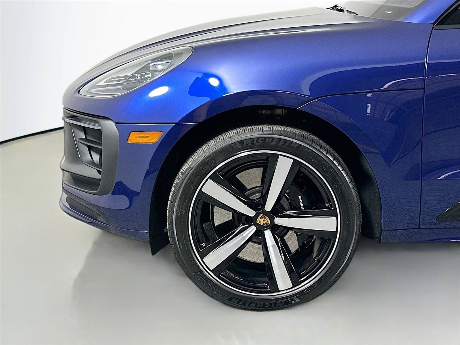 Certified 2025 Porsche Macan GTS AWD/4WD image 11