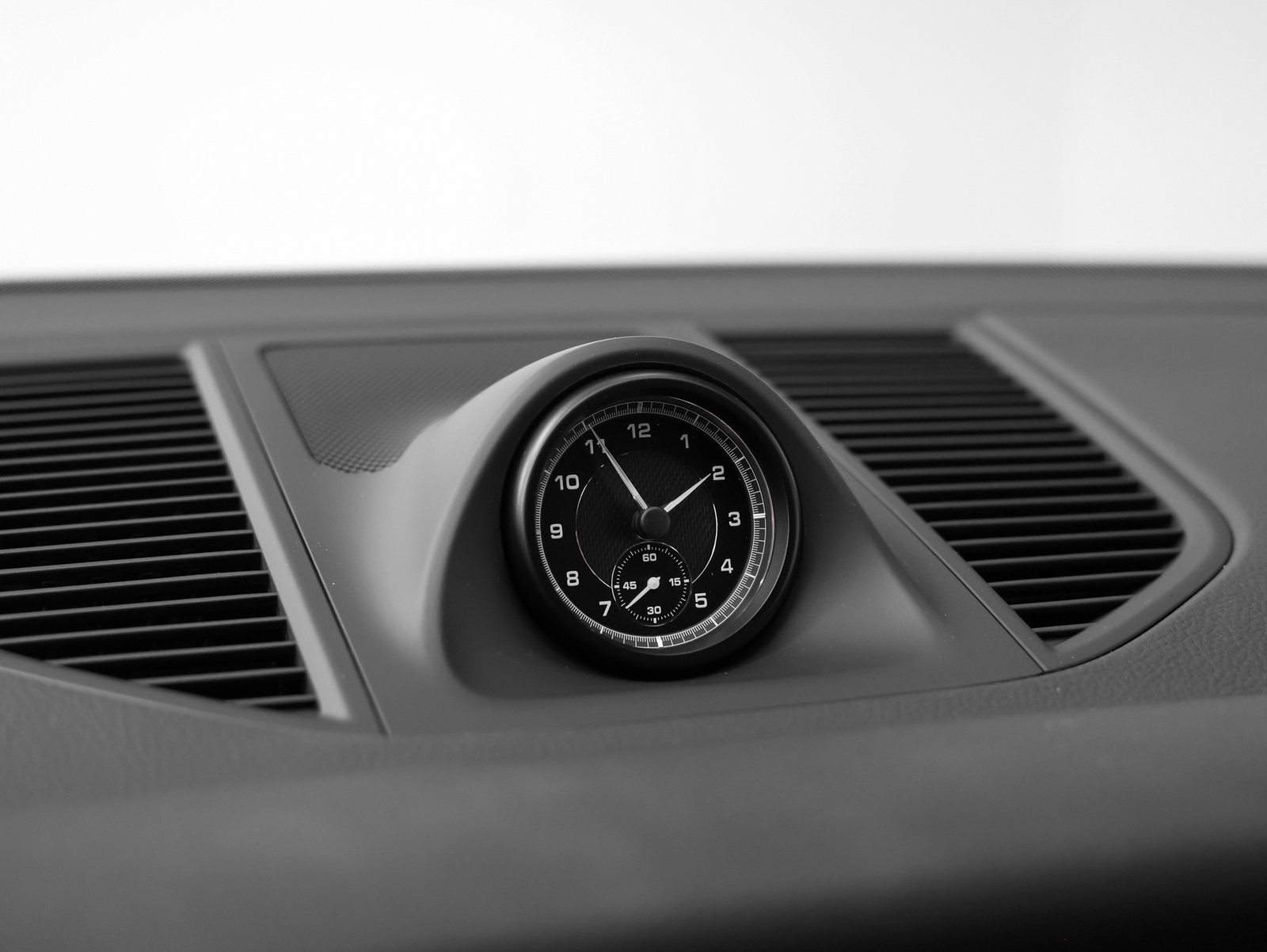 Certified 2025 Porsche Macan image 35