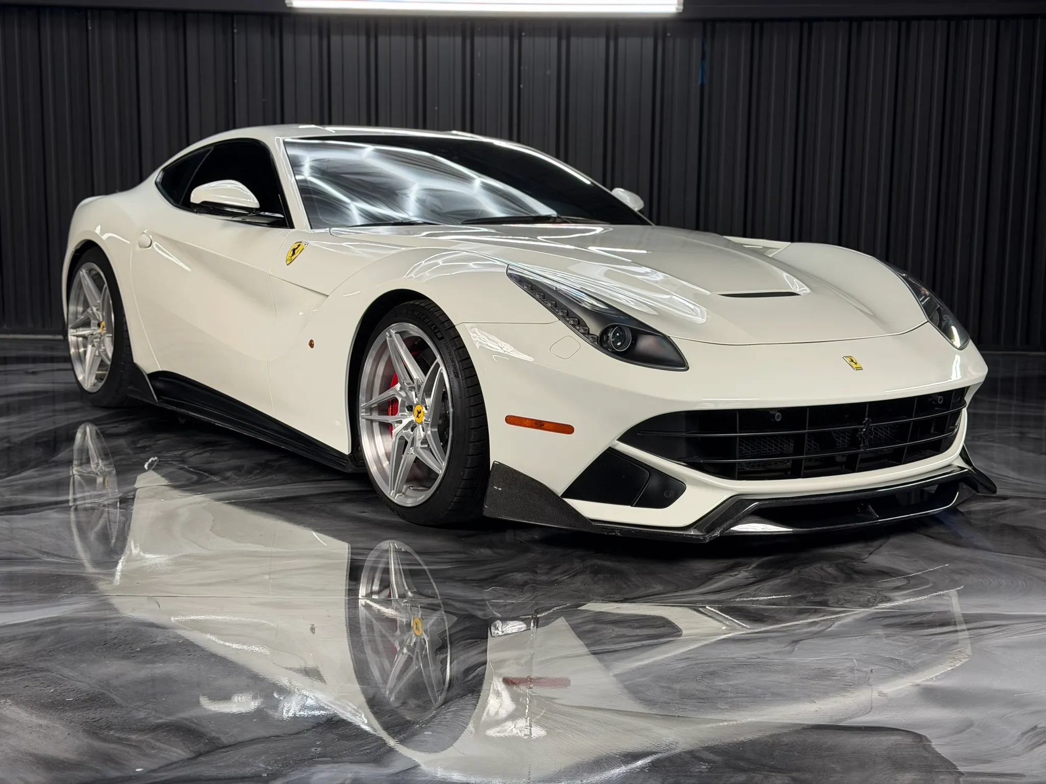 Used 2015 Ferrari F12 Berlinetta RWD image 15