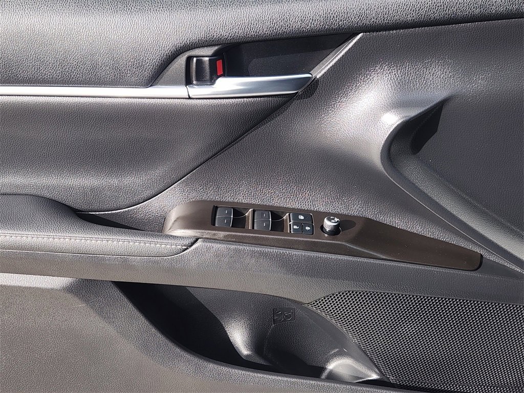Used 2022 Toyota Camry XSE image 25