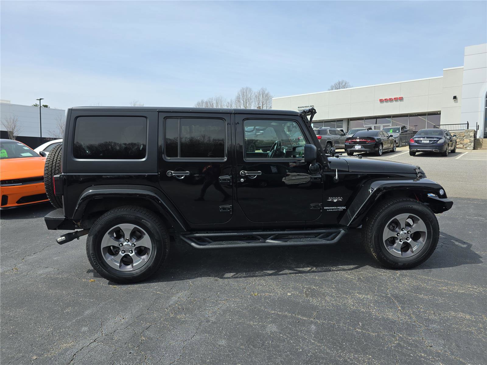 Used 2018 Jeep Wrangler Unlimited Sahara w/ Connectivity Group image 2
