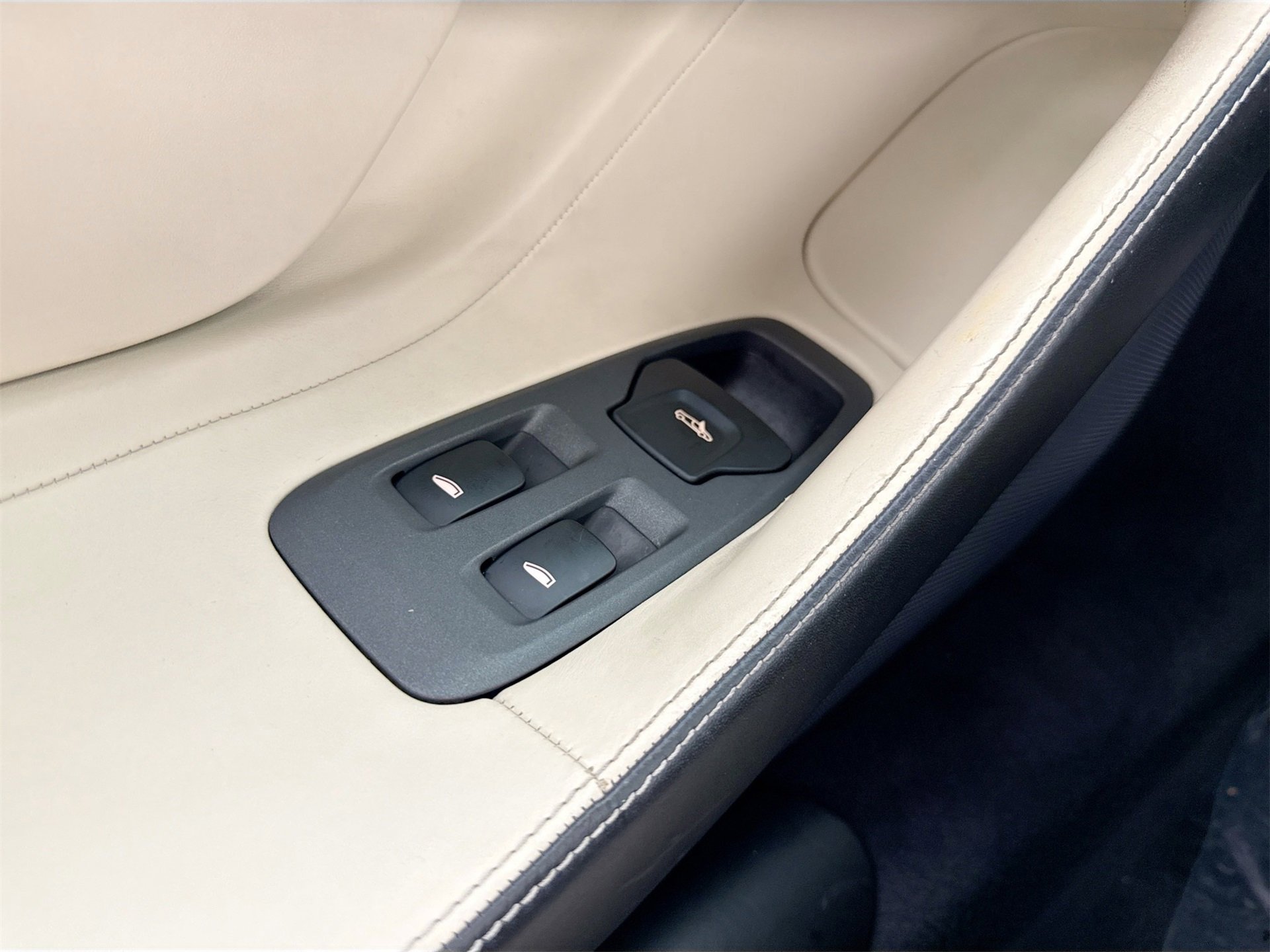 Used 2018 McLaren 570S Spider image 16