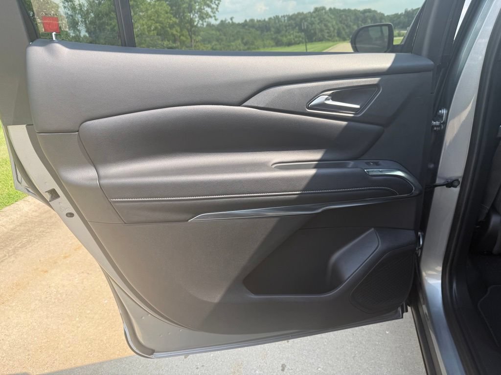 New 2026 Chevrolet Traverse LT w/ Midnight/Sport Edition FWD image 14