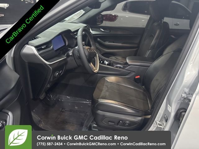 Used 2024 Jeep Grand Cherokee Altitude AWD/4WD image 12