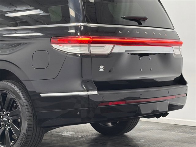 Used 2024 Lincoln Navigator Reserve w/ Monochromatic Package image 7