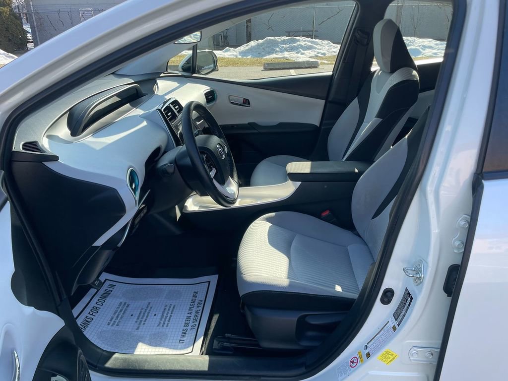 Used 2018 Toyota Prius Three image 12