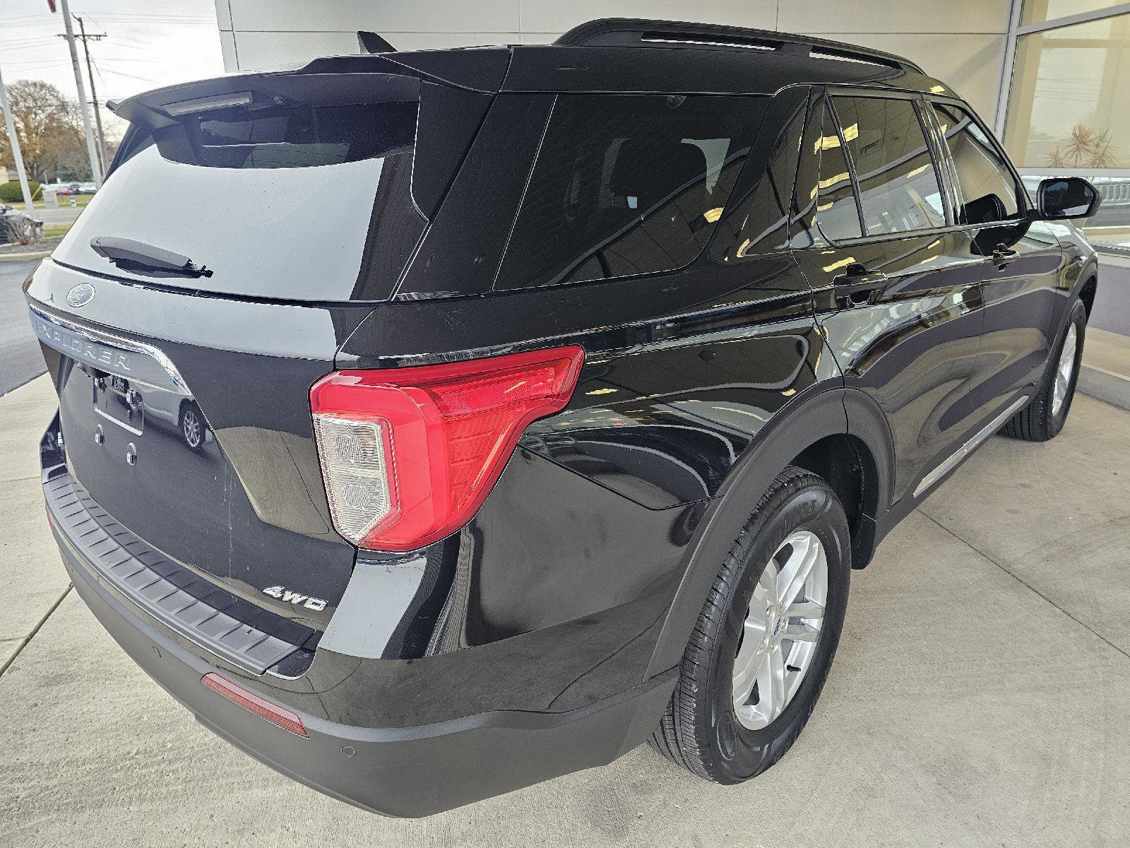 Used 2022 Ford Explorer XLT image 5