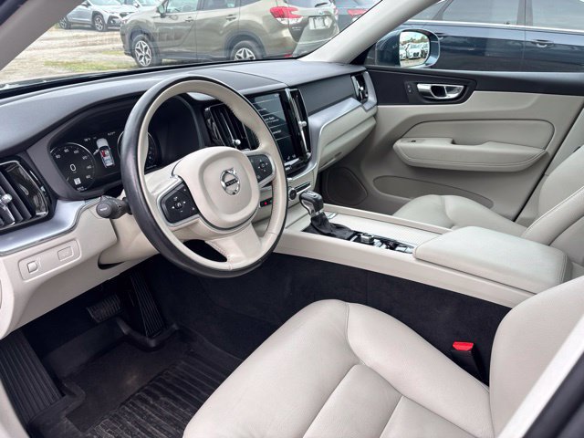 Used 2020 Volvo XC60 T6 Momentum w/ Protection Package Premier AWD/4WD image 17