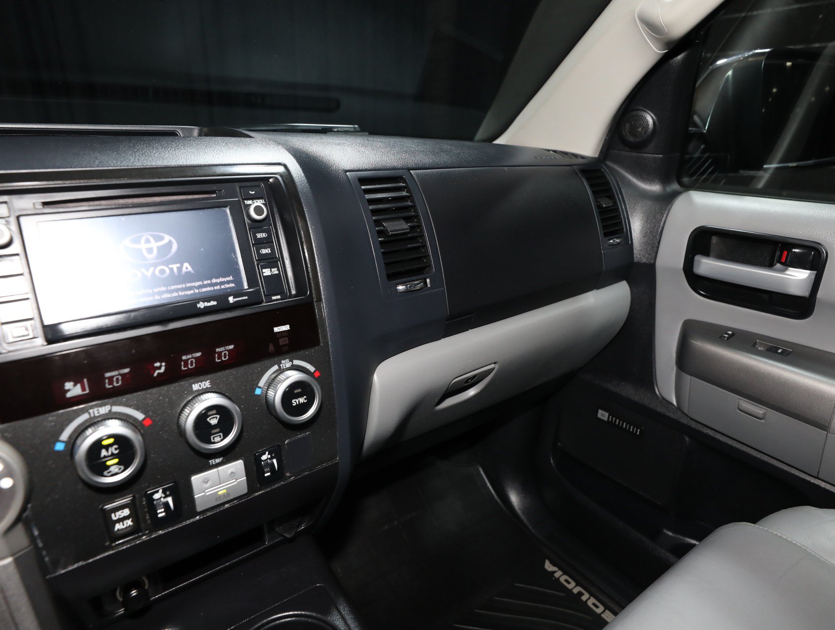 Used 2016 Toyota Sequoia Limited AWD/4WD image 59