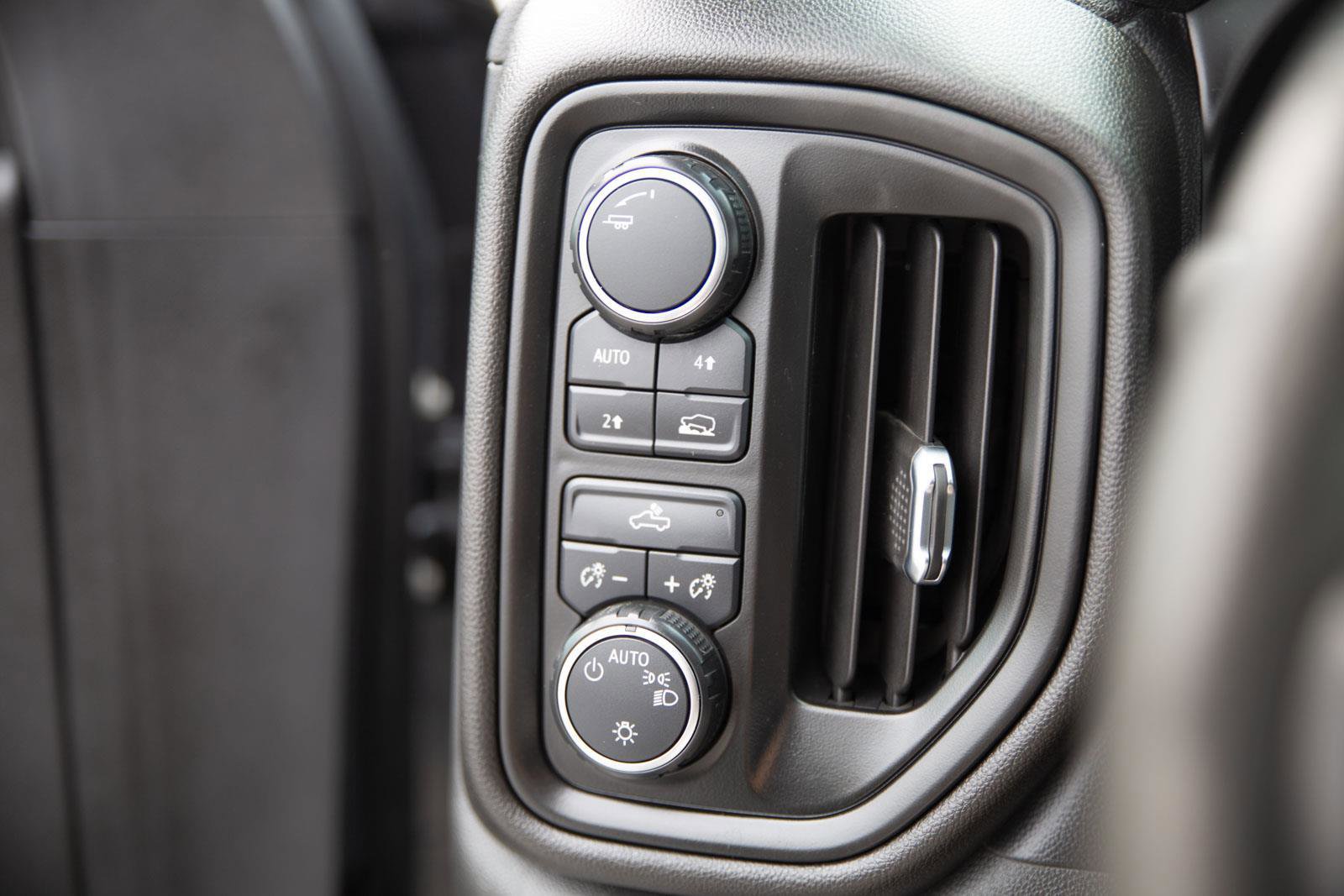 Used 2021 Chevrolet Silverado 1500 Custom AWD/4WD image 16