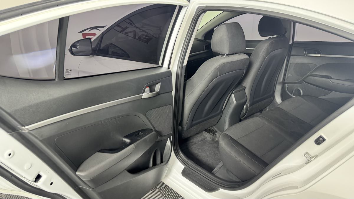 Used 2020 Hyundai Elantra SE w/ Cargo Package (C1) FWD image 26