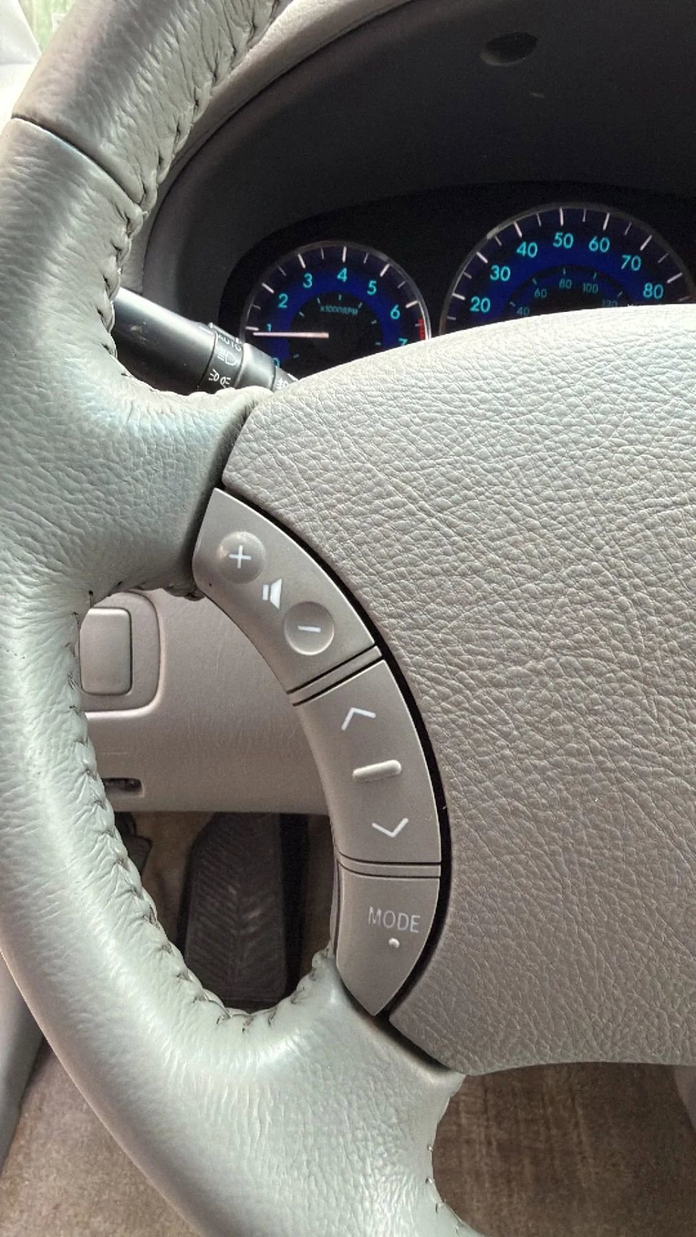 Used 2010 Toyota Sienna XLE FWD image 15