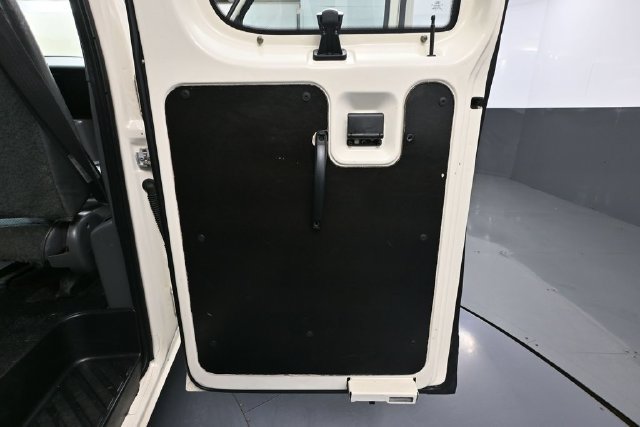 Used 1995 Ford E-150 and Econoline 150 Club Wagon RWD image 29