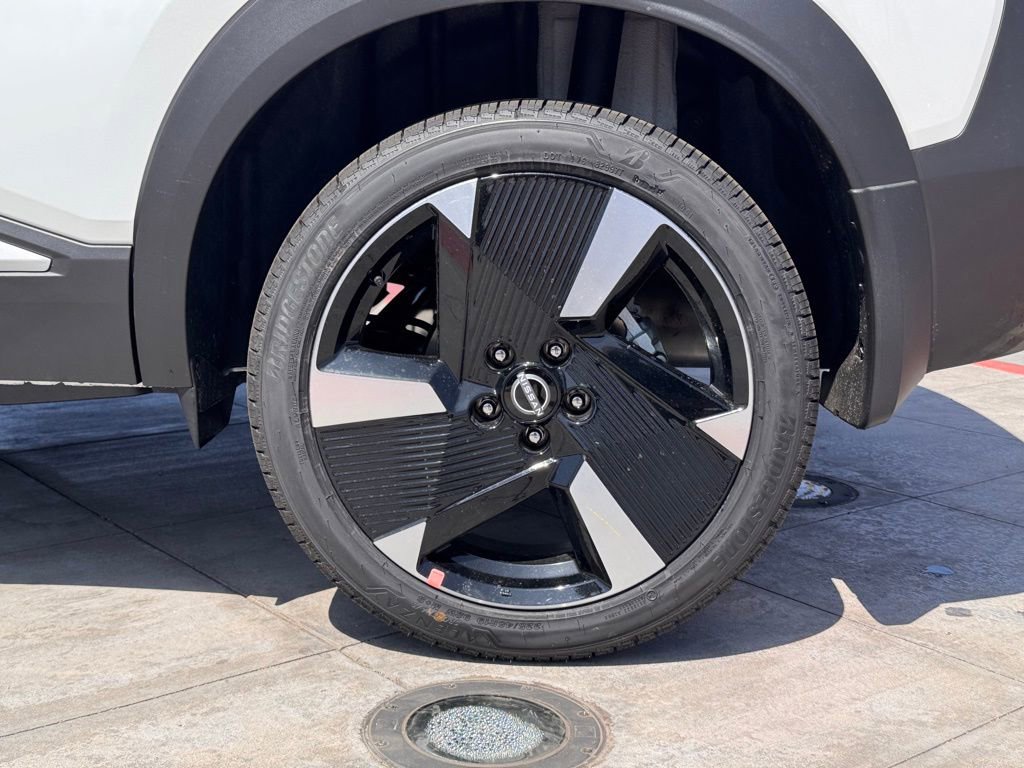 New 2025 Nissan Kicks SR image 8