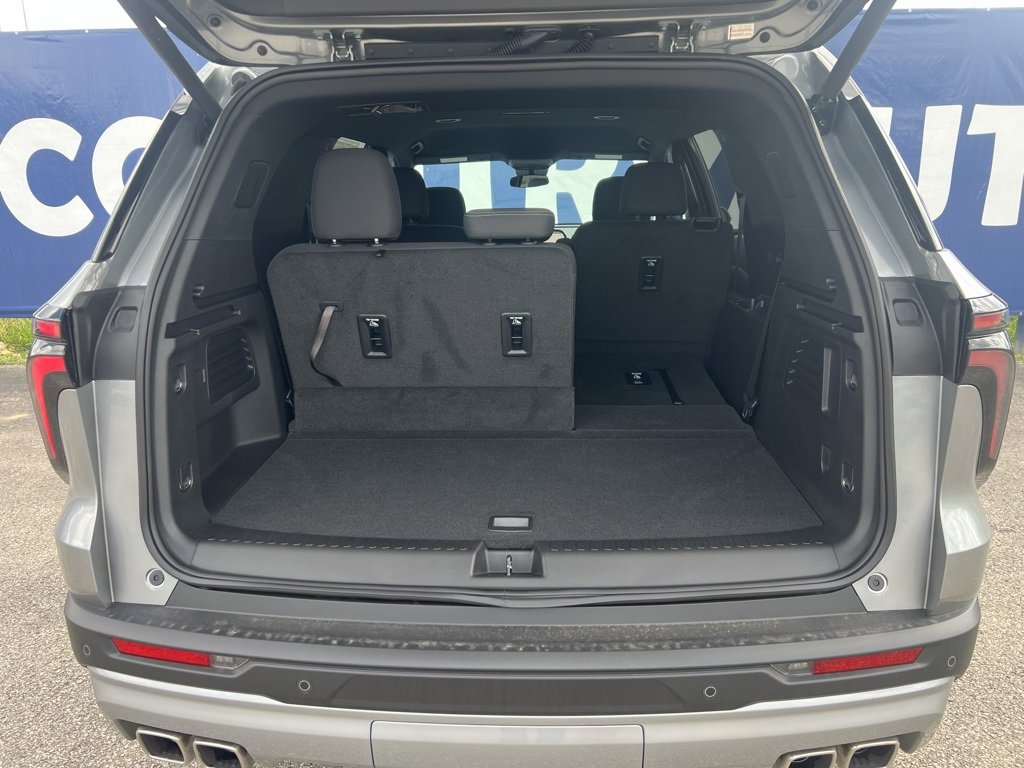 New 2025 Chevrolet Traverse LT image 34