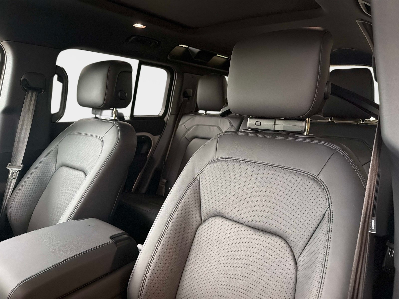 New 2026 Land Rover Defender 110 X-Dynamic SE AWD/4WD image 20