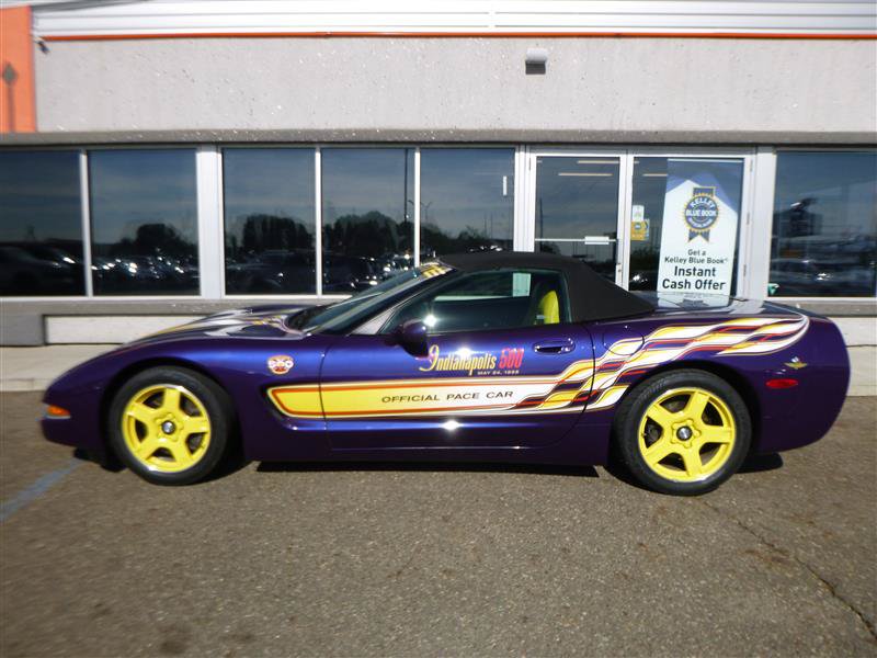 Used 1998 Chevrolet Corvette Convertible w/ Memory Pkg RWD image 3