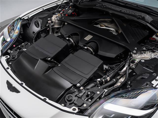 Used 2025 Aston Martin V8 Vantage Coupe image 20