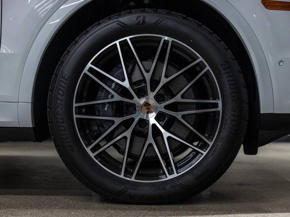 Certified 2026 Porsche Cayenne Coupe AWD/4WD image 12