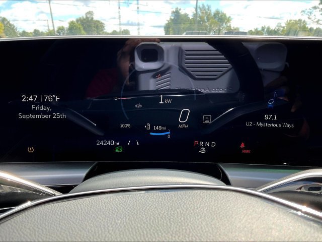 Used 2024 Cadillac Lyriq Luxury AWD/4WD image 15
