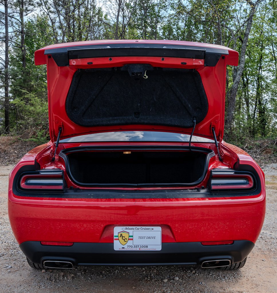 Used 2021 Dodge Challenger SXT image 9