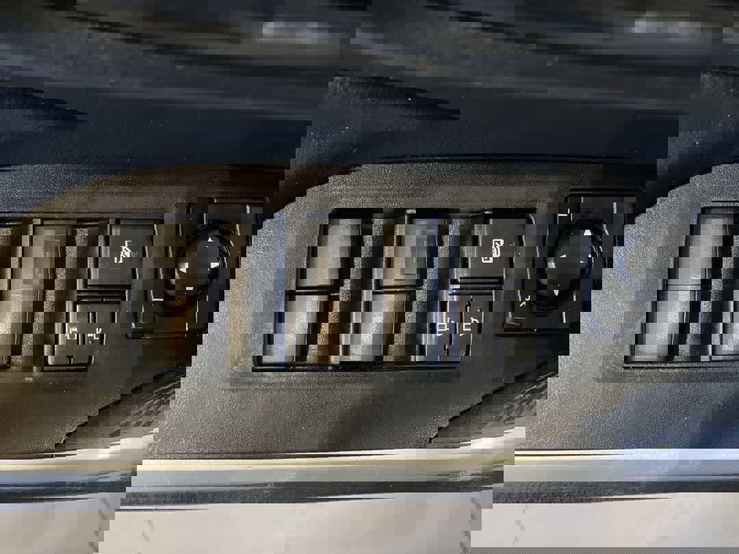 Used 2021 Toyota RAV4 LE image 16