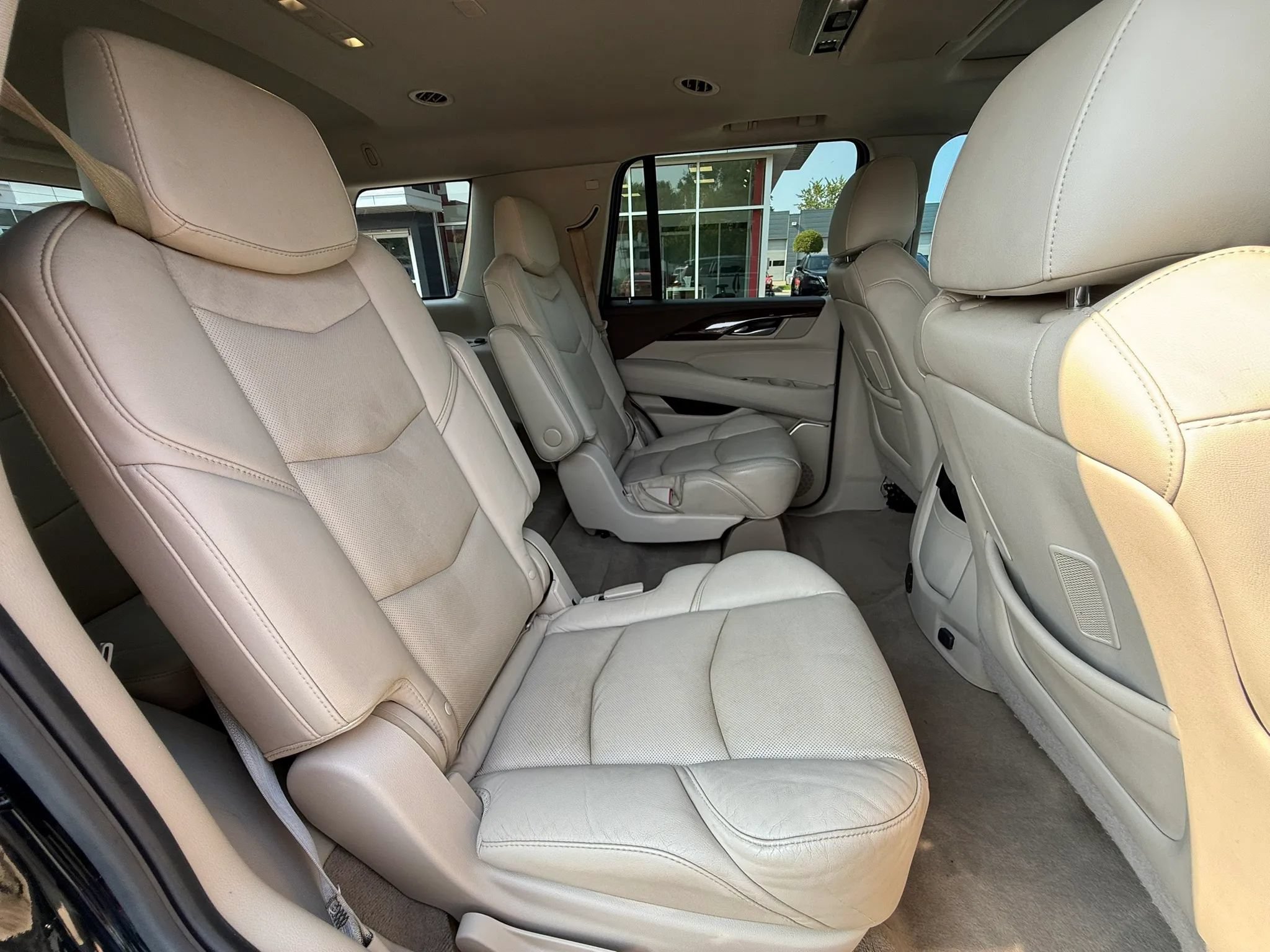 Used 2016 Cadillac Escalade Luxury AWD/4WD image 29