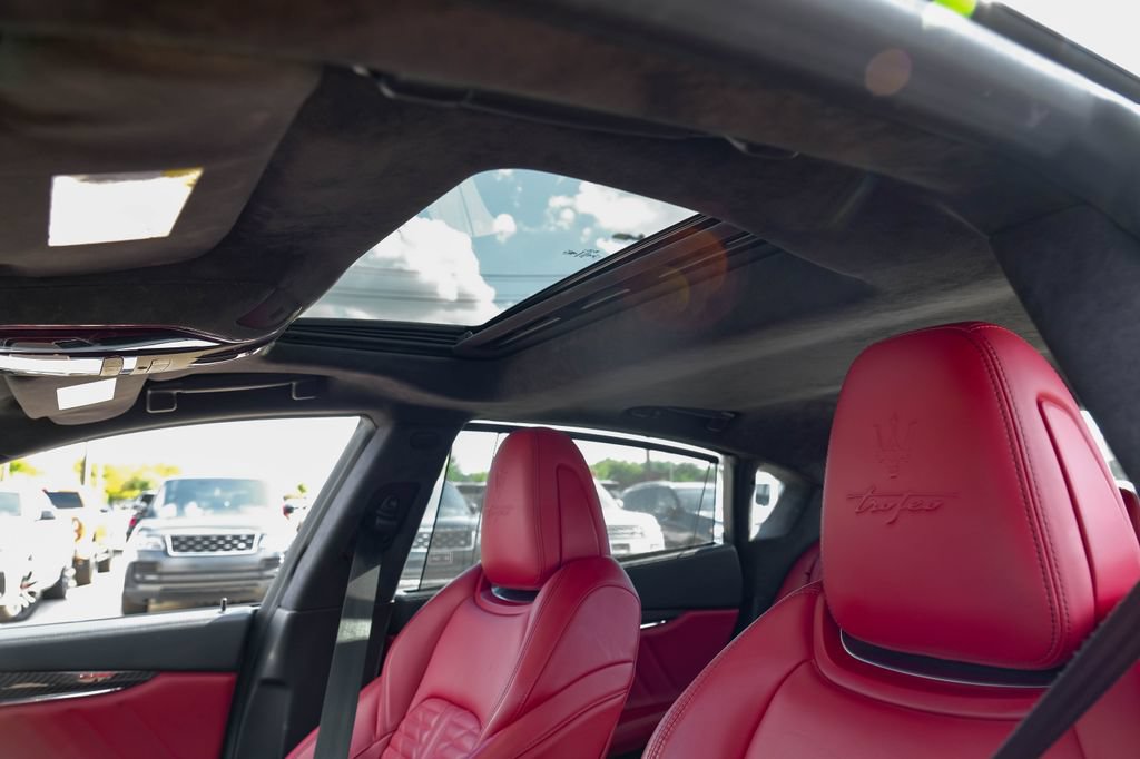 Used 2022 Maserati Quattroporte Trofeo RWD image 21