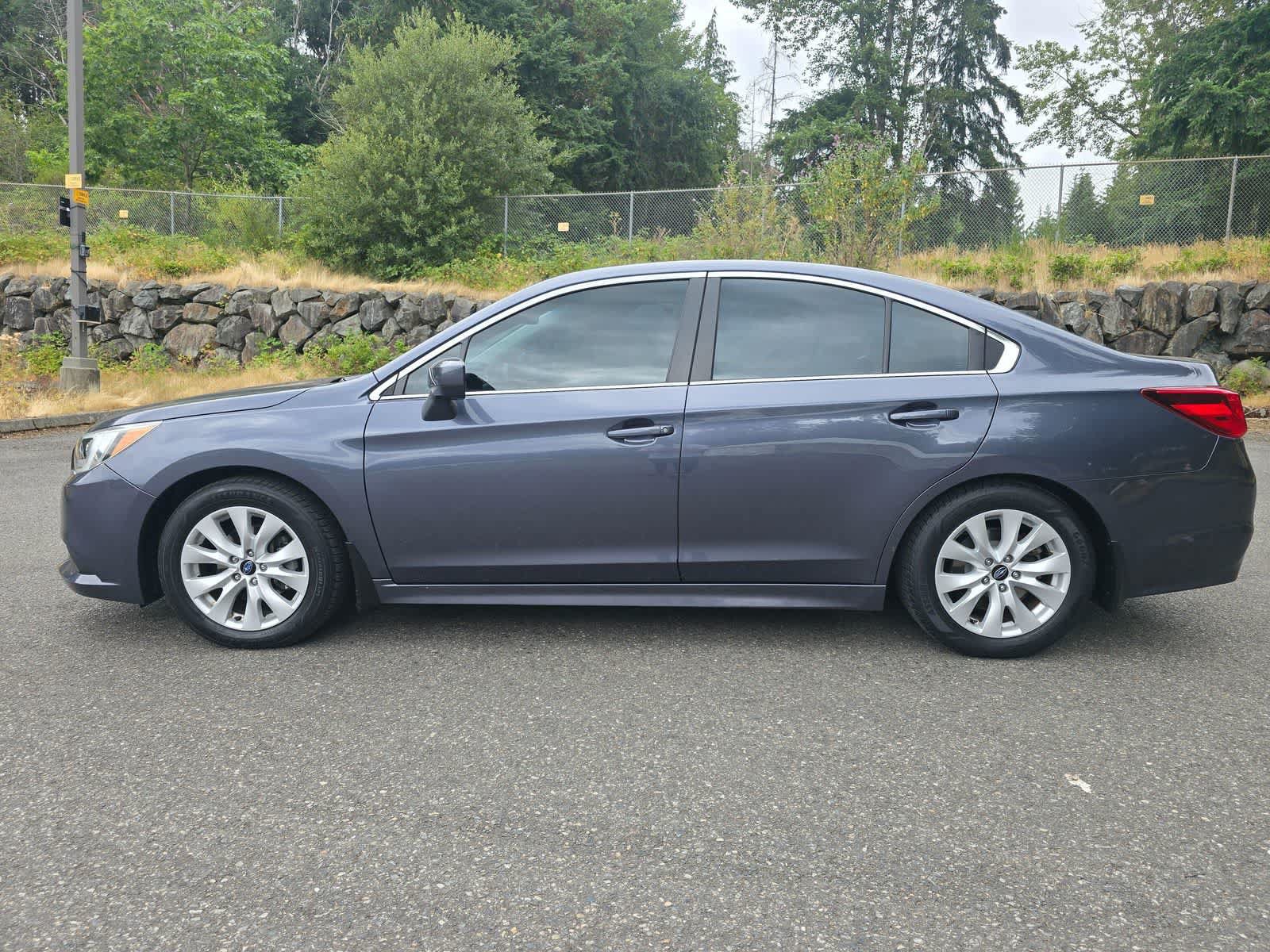Used 2015 Subaru Legacy 2.5i Premium w/ Moonroof Package AWD/4WD image 3