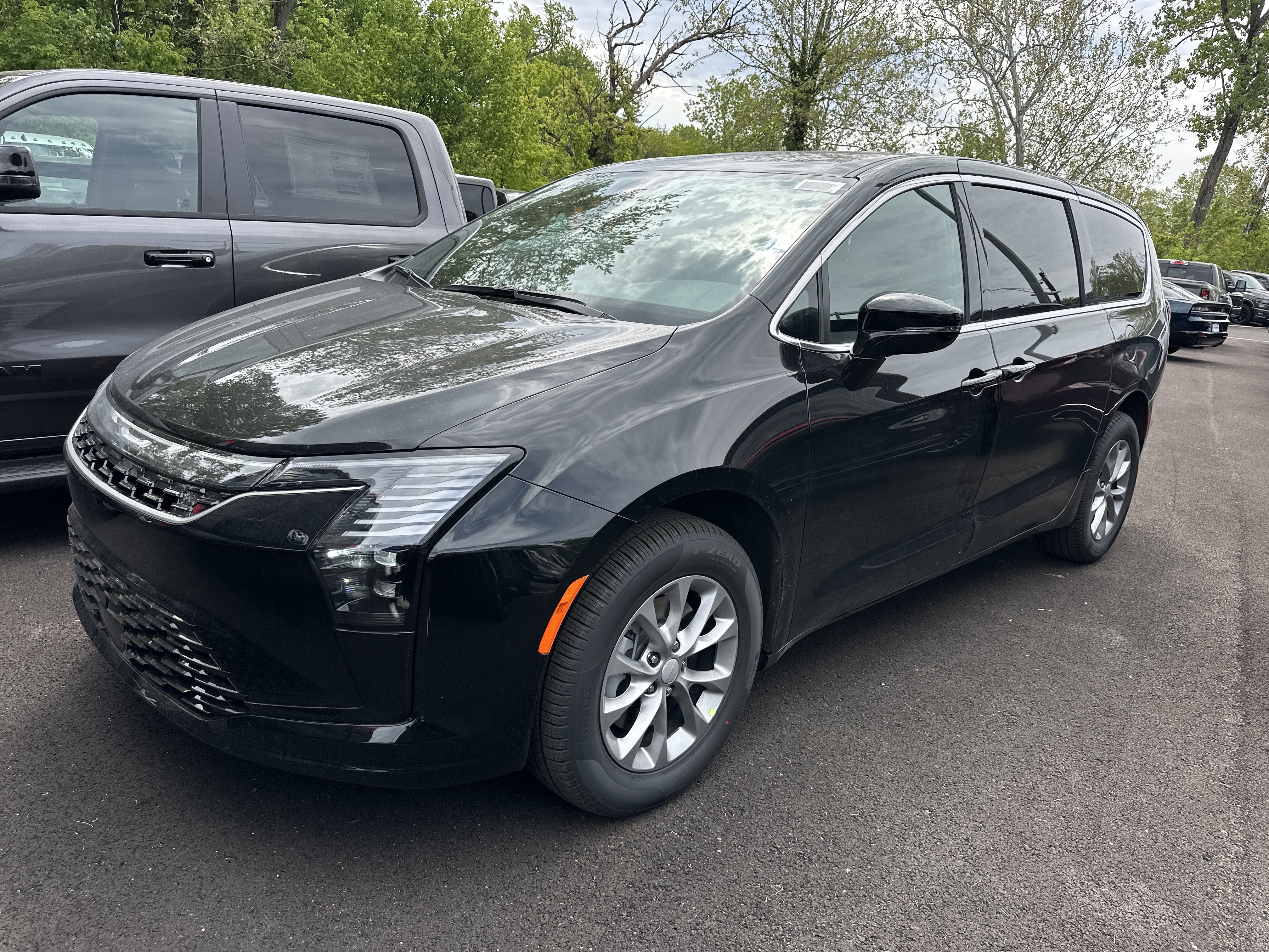 New 2027 Chrysler Pacifica Select AWD/4WD image 21