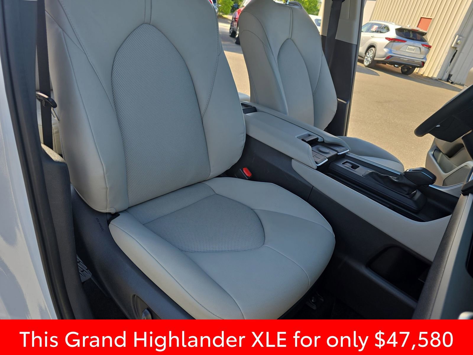 Used 2025 Toyota Grand Highlander AWD image 17