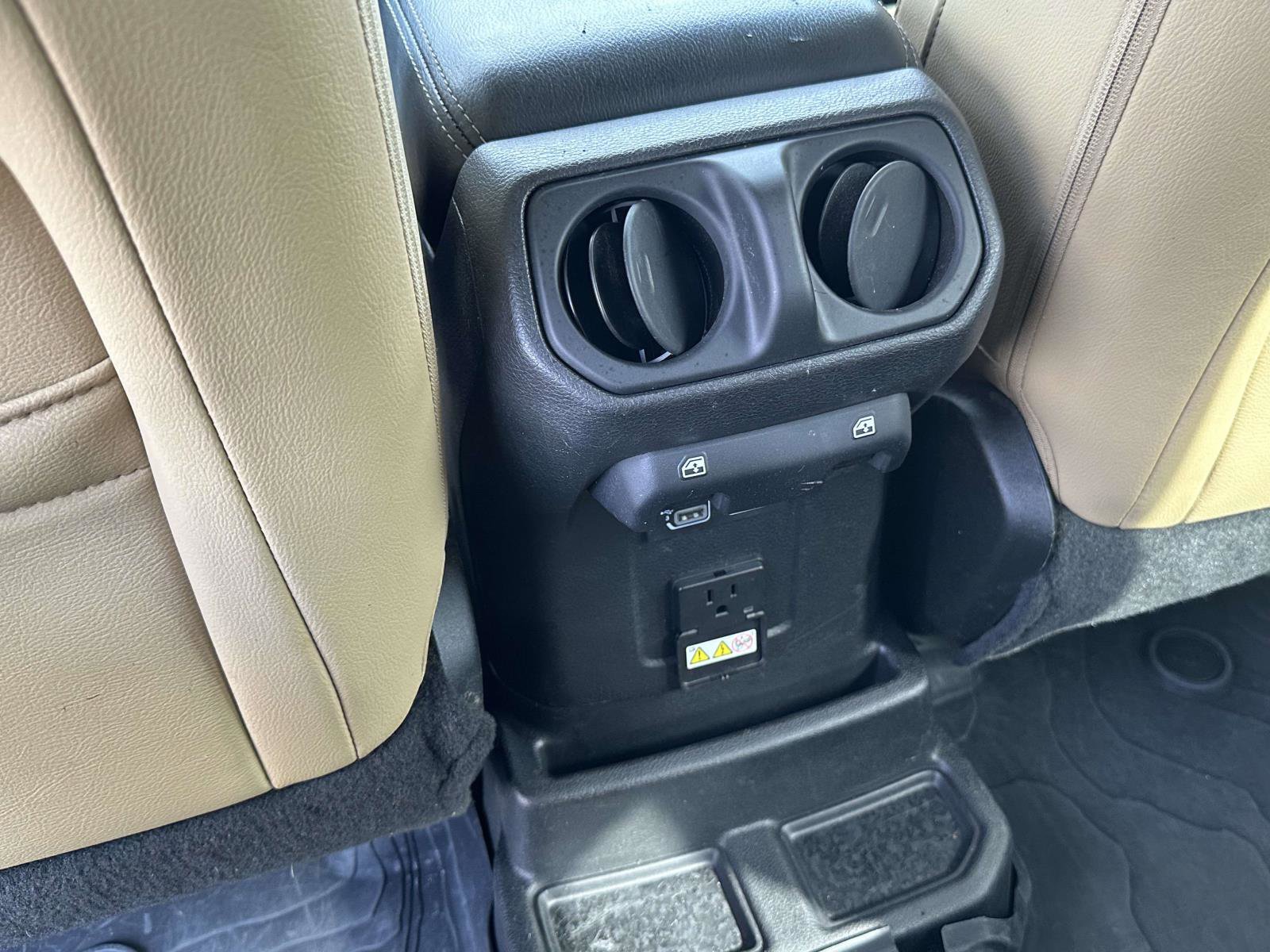 Used 2018 Jeep Wrangler Unlimited Sahara image 14