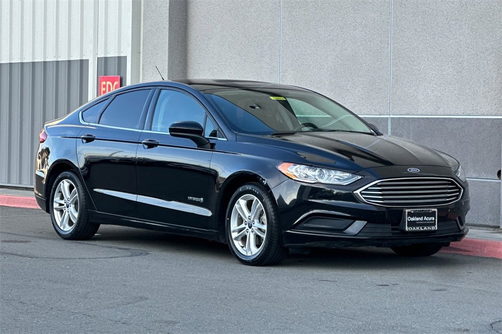 Used 2018 Ford Fusion SE image 2