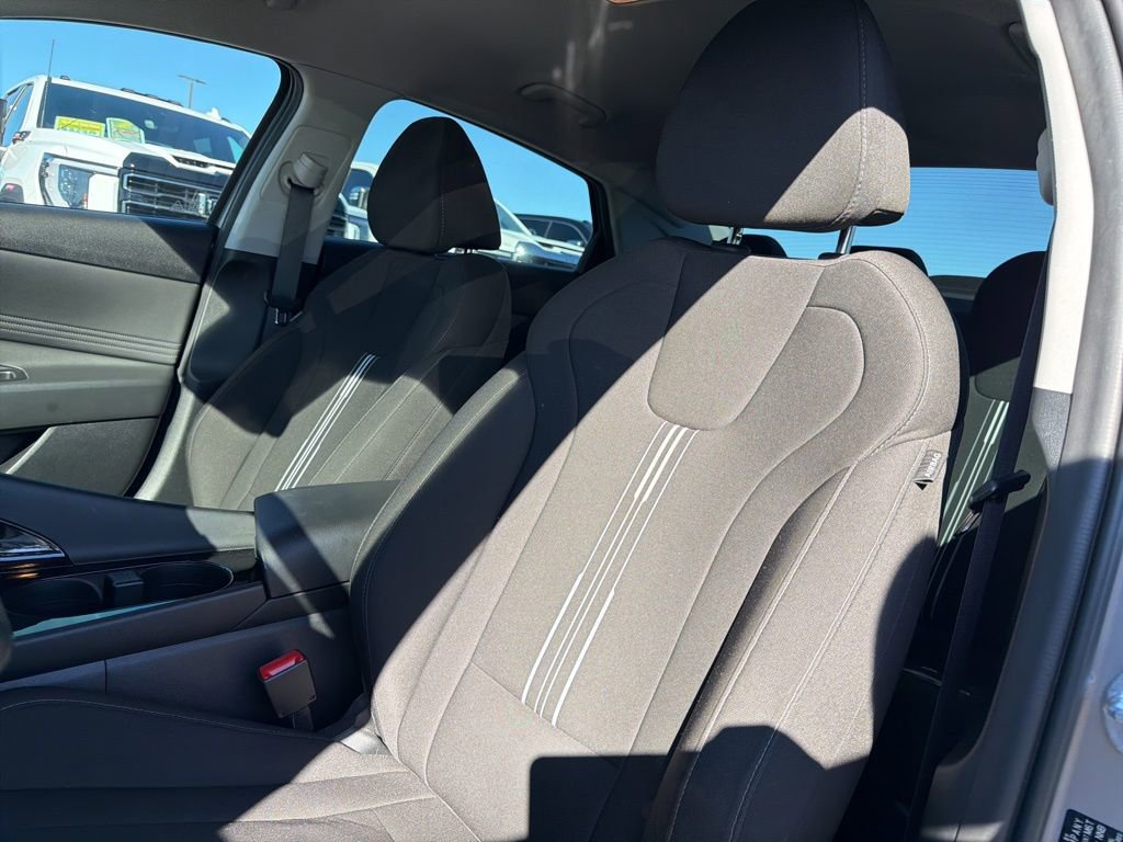 Used 2023 Hyundai Elantra SEL w/ Convenience Package image 15