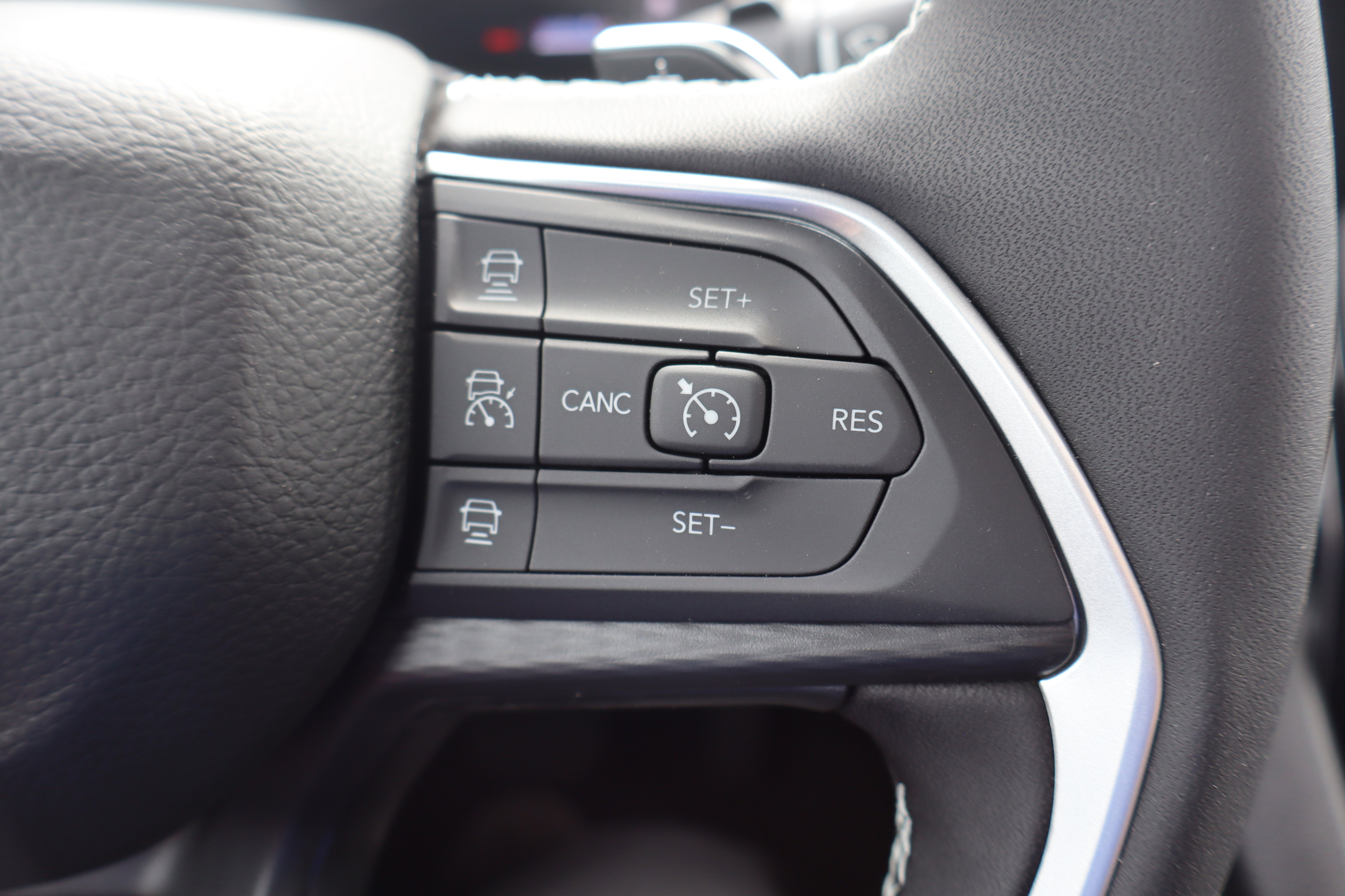 Used 2025 Jeep Grand Cherokee Altitude AWD/4WD image 17