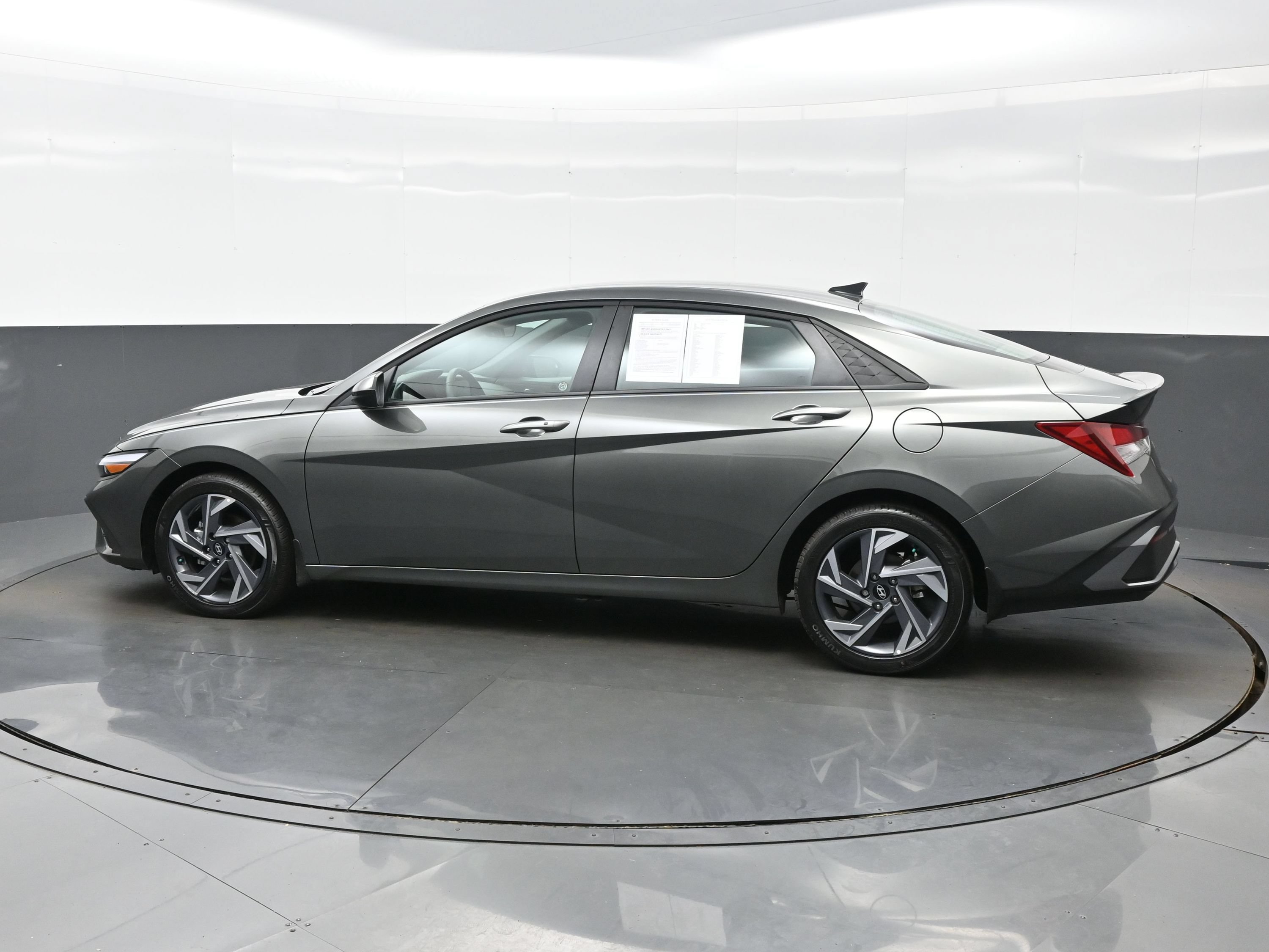 Certified 2025 Hyundai Elantra Sport FWD image 3